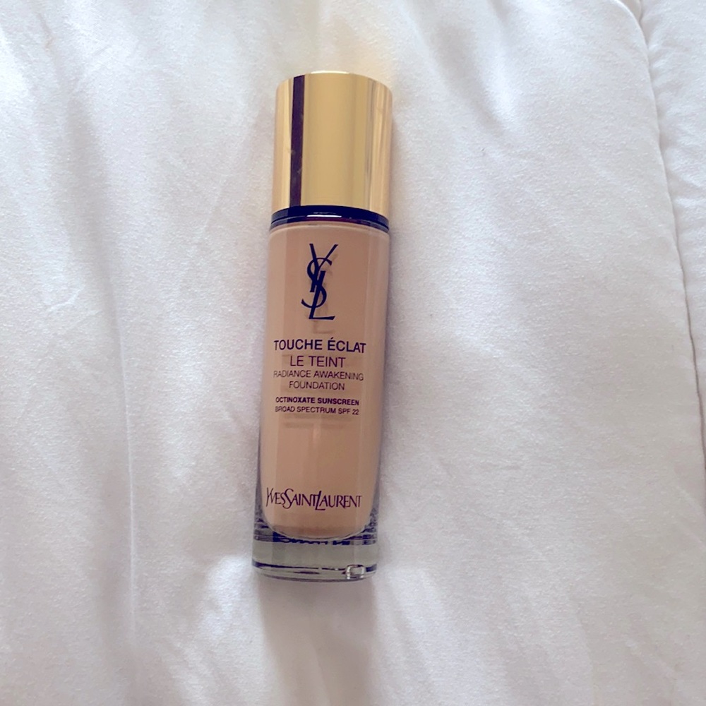 YSL Eclat le teint in Almond B30